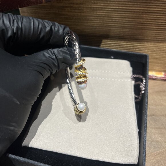 D̲a̲v̲i̲d̲ ̲Y̲u̲r̲m̲a̲n̲ 18k Gold Pearl And Diamond Cable Bracelet - Picture 5 of 6